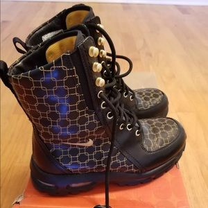 Nike Sneakerboots size 7.5